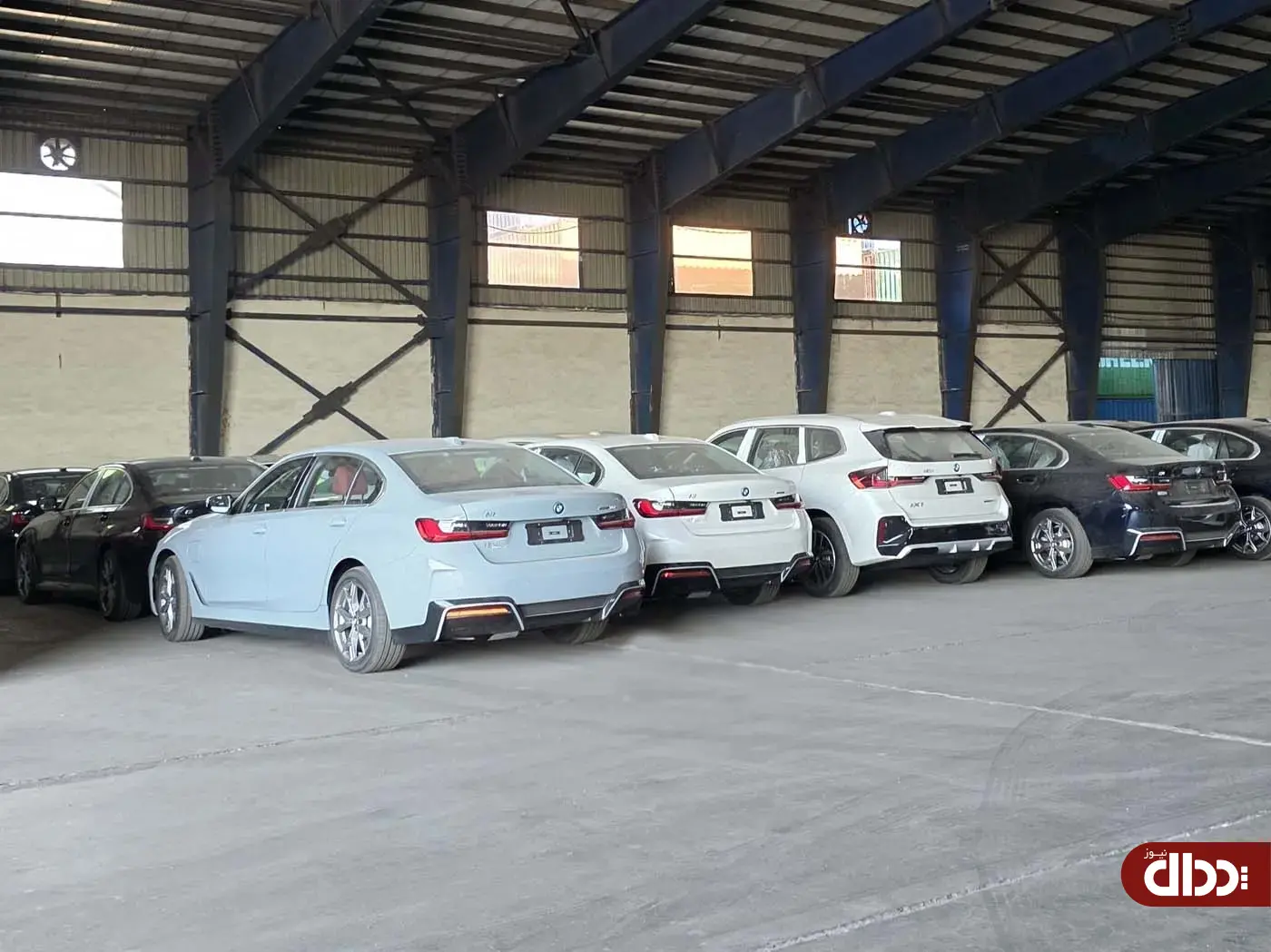 محموله های ب ام و iX1 و i3 پرشیا خودرو در گمرک +تصاویر