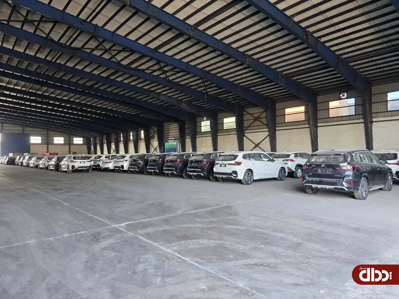 محموله های ب ام و iX1 و i3 پرشیا خودرو در گمرک +تصاویر