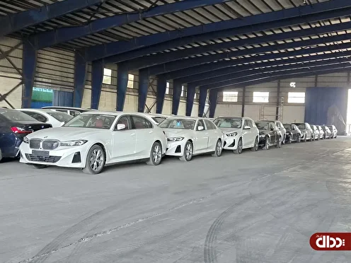 محموله های ب ام و iX1 و i3 پرشیا خودرو در گمرک +تصاویر