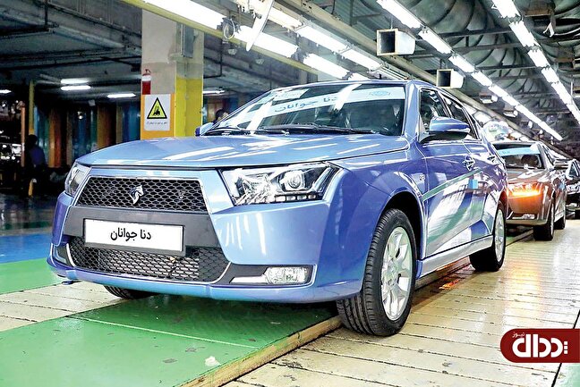 خودروسازان کمتر از تولید فروختند