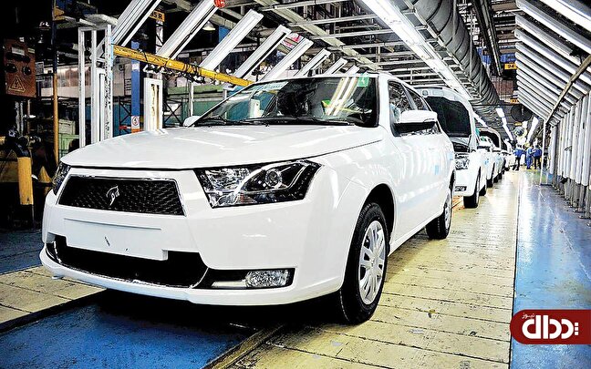 دولت باید بخشی از سهام خودروسازان را حفظ کند