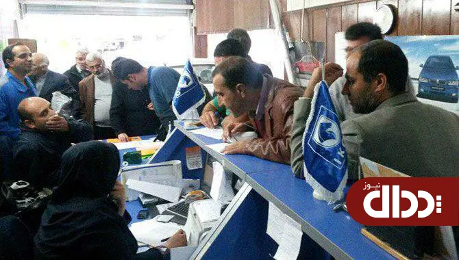 عکس/ صف خرید خودرو مقابل نمایندگی‌ها