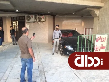 عکس/ یادگاری تماشاگران فوتبال با مازراتی علی دایی