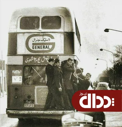عکس/ آویزان شدن تهرانی‌ها از اتوبوس!