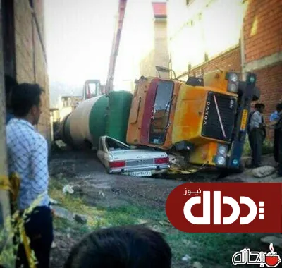 عکس/ له شدن پیکان در تصادف عجیب با کامیون