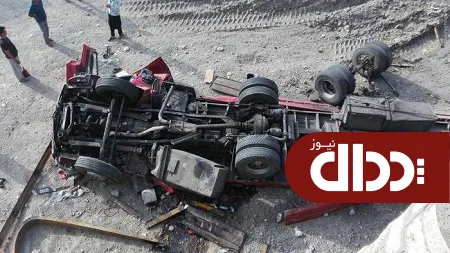 عکس/ سقوط تریلر از پل محور سیرجان-بندرعباس