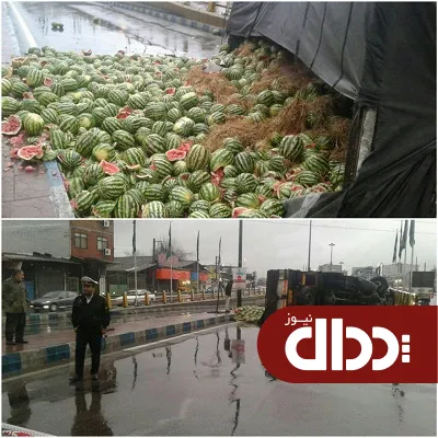 عکس/ واژگونی کامیون با بار هندوانه شب یلدا
