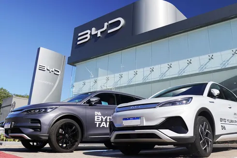 استخدام وزیر خارجه پیشین مجارستان در BYD