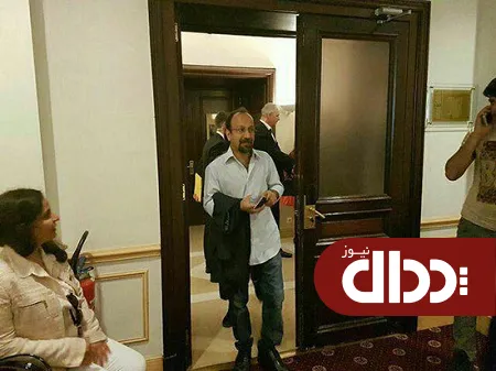 عکس/ کارگردان معروف در حوزه انتخابات ایران در فرانسه