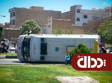 عکس/ چپ شدن آمبولانس در تهران