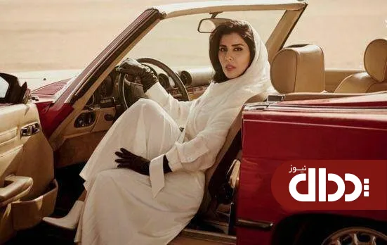 عکس/ دختر ملک عبدالله با کفش پاشنه بلند و پشت فرمان ماشین